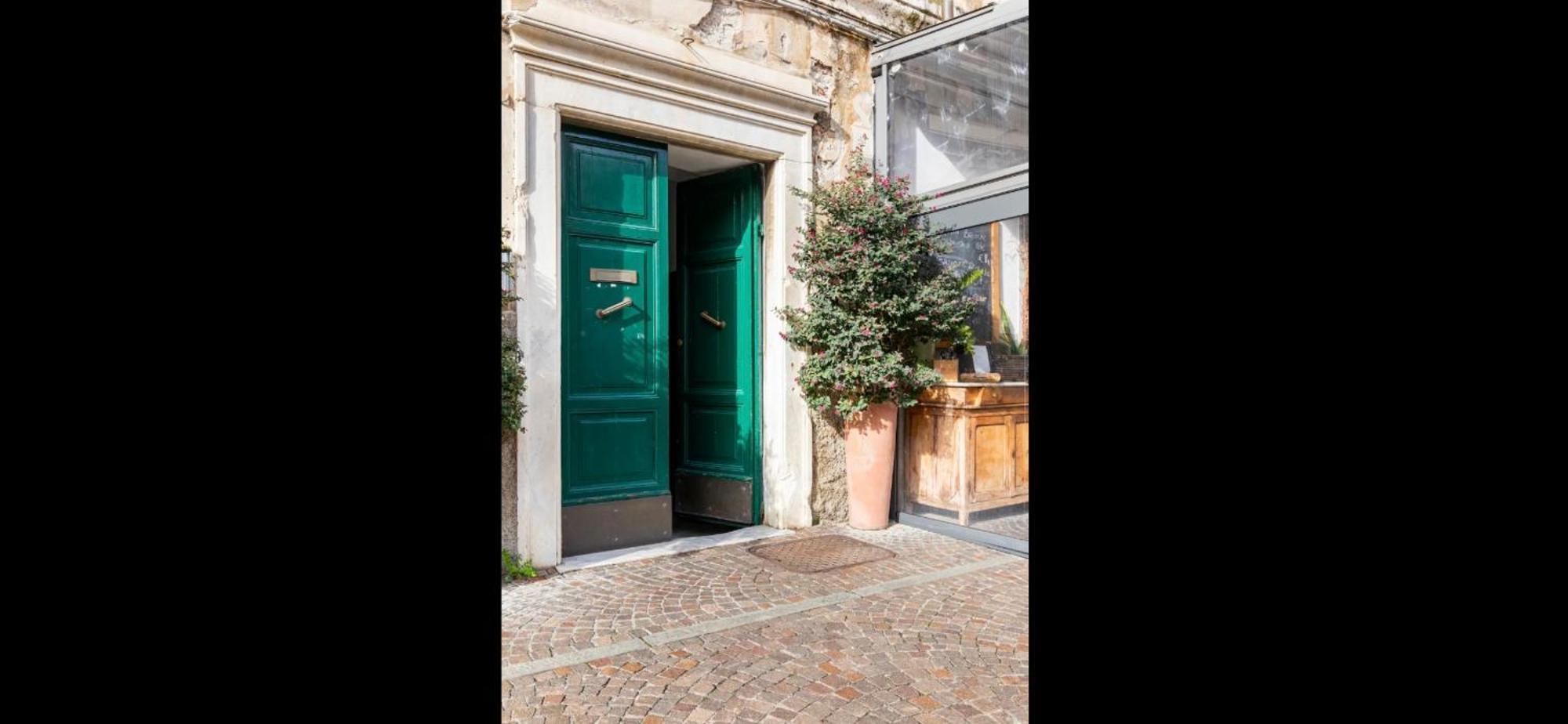 Cocoon, Atypical Flat In Historic Center & Breakfast Apartment Sarzana Bagian luar foto