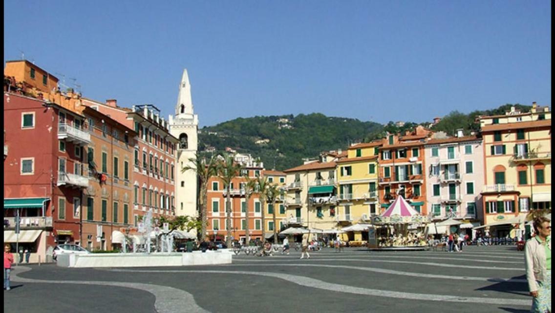 Cocoon, Atypical Flat In Historic Center & Breakfast Apartment Sarzana Bagian luar foto
